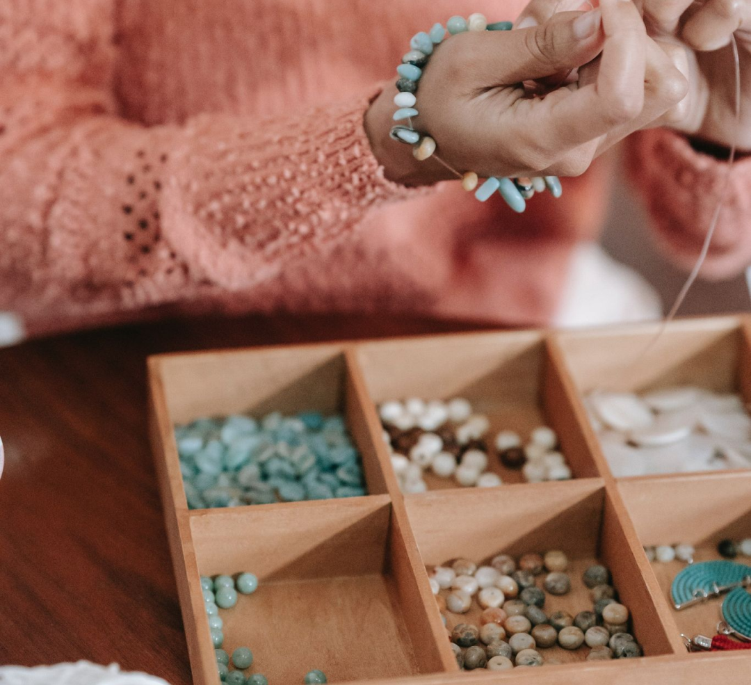 Secrets de perles : créateur de bijoux artisanaux à base de perles de pierres naturelles. Découvrez nos produits.