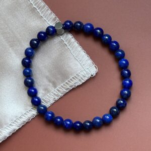 Bijou artisanal en lapis lazuli véritable