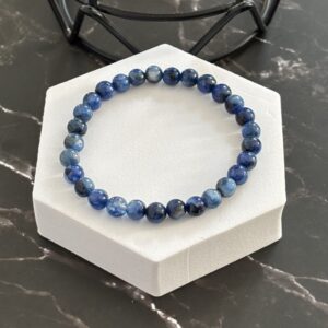 Bracelet en Cyanite naturelle – pierre bleue aux reflets soyeux