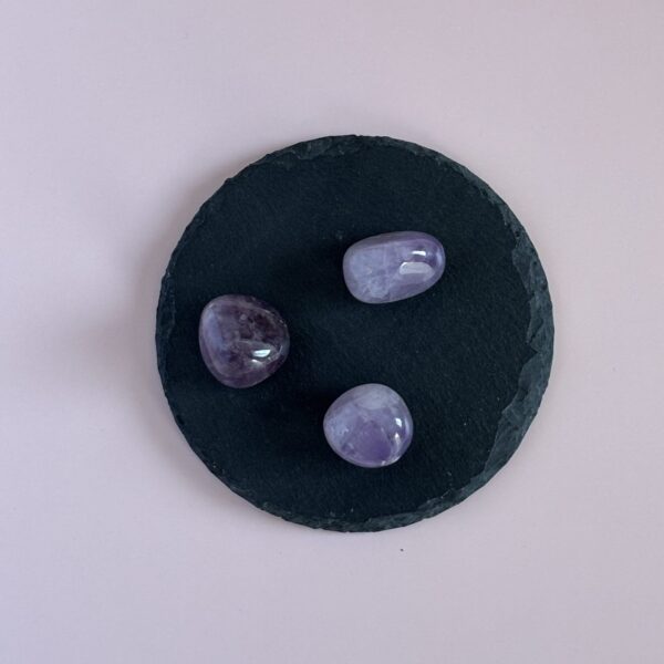 Auralite 23 naturelle – pierre roulée rare aux vibrations élevées