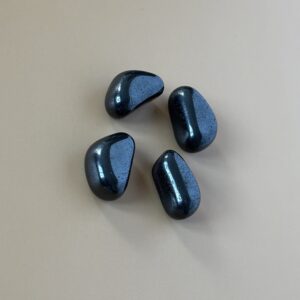 Hématite polie – énergie métallique pour recentrer et harmoniser le corps