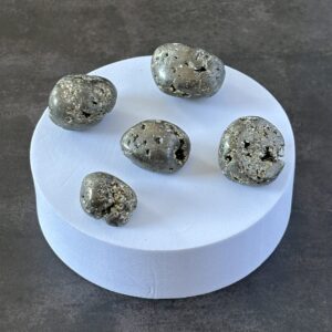 Pyrite du Pérou pierre roulée – éclat doré et énergie de protection