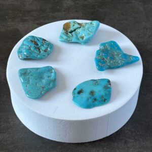 Turquoise naturelle – pierre bleue de protection et d’équilibre émotionnel