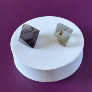 Fluorite pierre brute – pierre de guérison et équilibre émotionnel