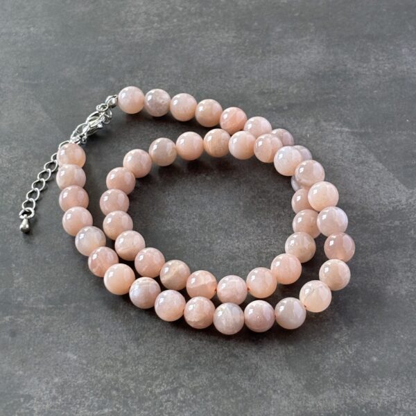 Collier pierre de soleil femme – perles rondes scintillantes et énergie positive