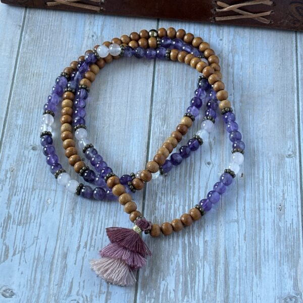 Bijou artisanal collier améthyste chevron, quartz rose et bois exotique – harmonie et élégance