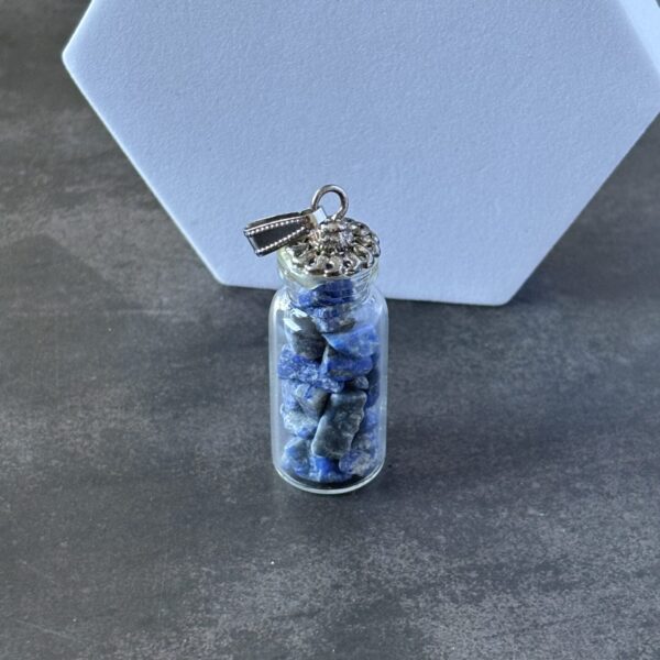 Lapis lazuli pendentif bouteille – bijou artisanal élégant et spirituel