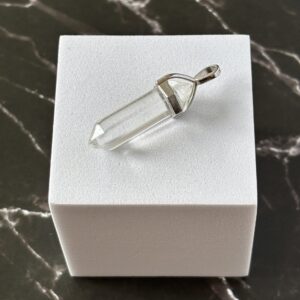 Collier pendentif cristal de roche clair lithothérapie