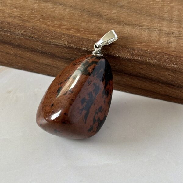 Pendentif en obsidienne acajou roulée, bijou naturel et énergétique