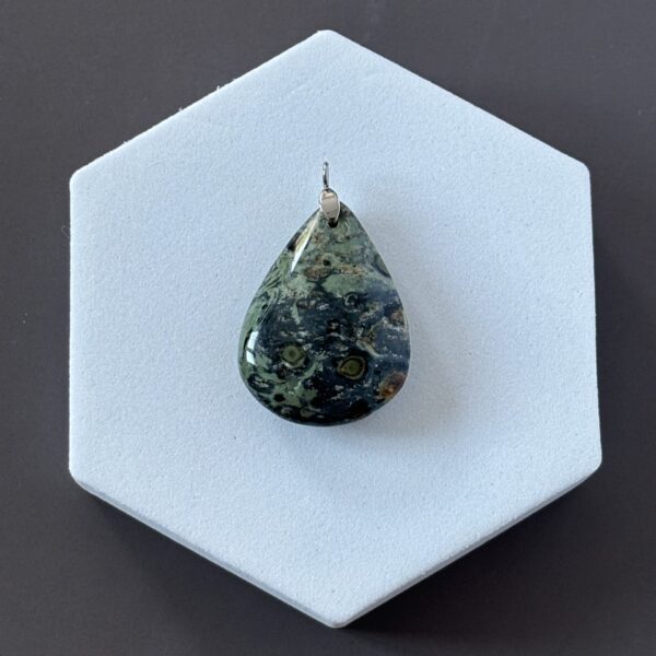 Bijou pendentif goutte jaspe kambaba véritable