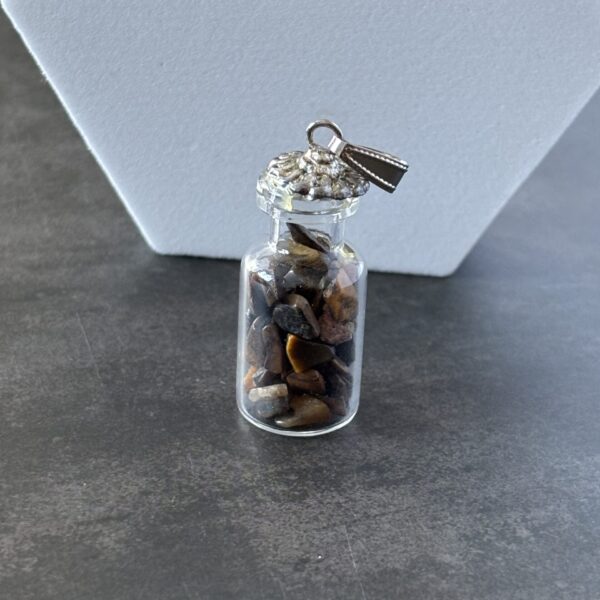 Pendentif pierre naturelle œil de tigre ancrage et force