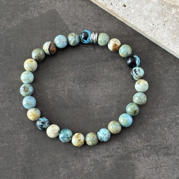 Bracelet en perles d’opale bleue naturelle pour énergie positive et sérénité