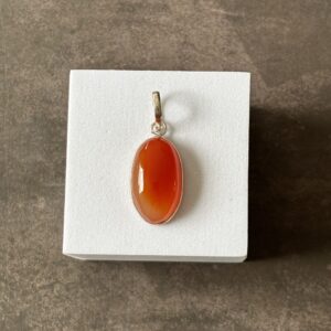 Pendentif cornaline cerclé pierre naturelle équilibre