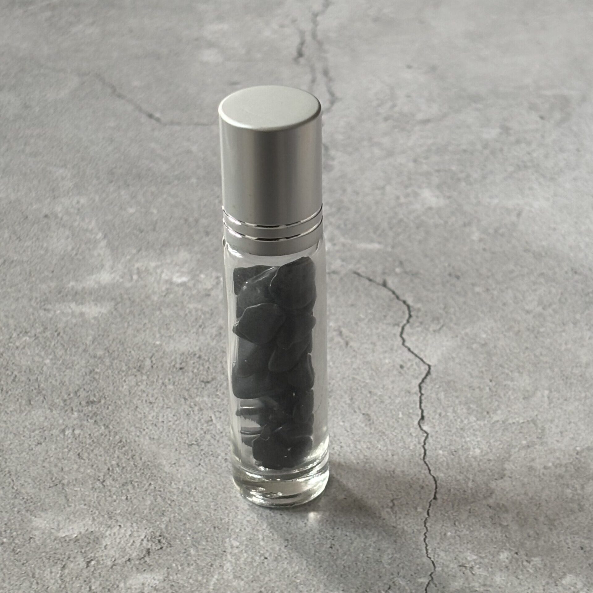 Roll'on en obsidienne noire pour massage du visage et soins énergétiques