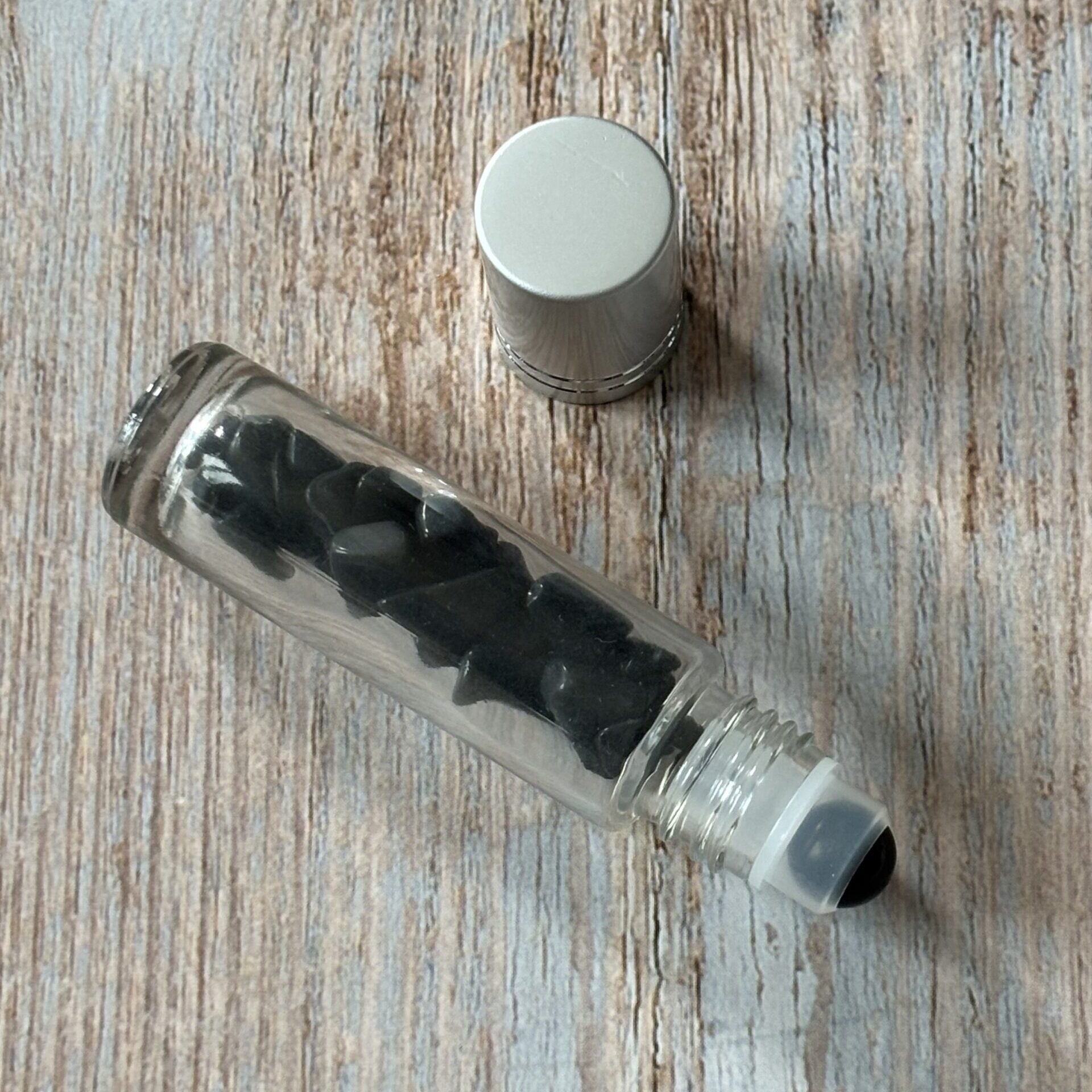 Outil de massage facial roll'on en pierre naturelle obsidienne noire