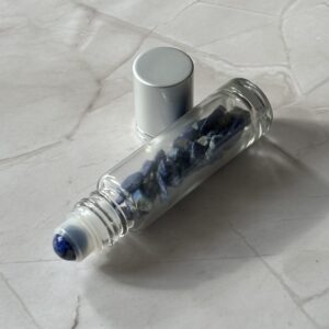 Outil de massage roll'on en lapis lazuli pour soin du visage