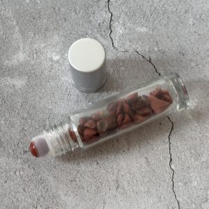 Flacon roll'on avec bille en jaspe rouge naturel