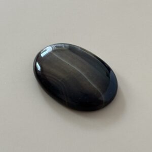 Galet onyx rubané naturel – pierre de poche d’ancrage et de stabilité émotionnelle