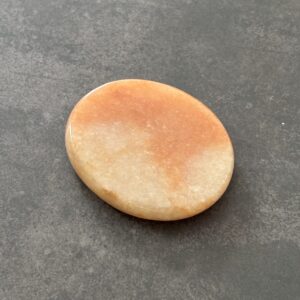 Aventurine orange galet plat – pierre de bien-être pour méditation, confiance et équilibre émotionnel