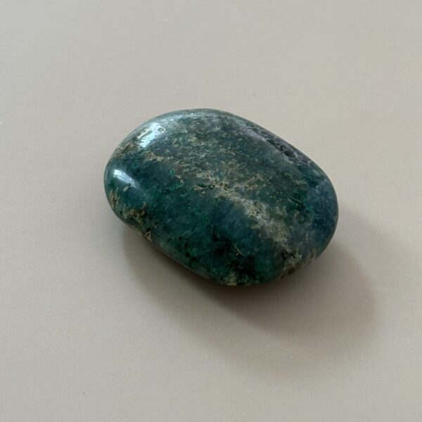 Chrysocolle galet plat – pierre de sérénité et douceur, idéale pour méditation, bien-être et lithothérapie