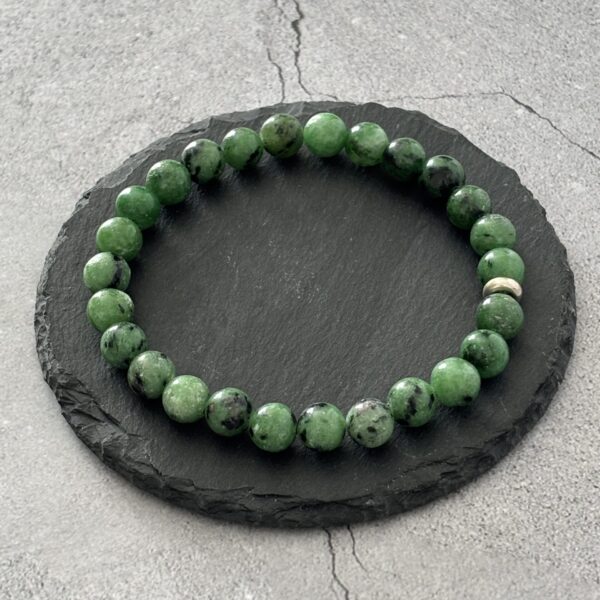 Rubis zoïsite bracelet artisanal – bijou bien-être pour vitalité, passion et équilibre intérieur