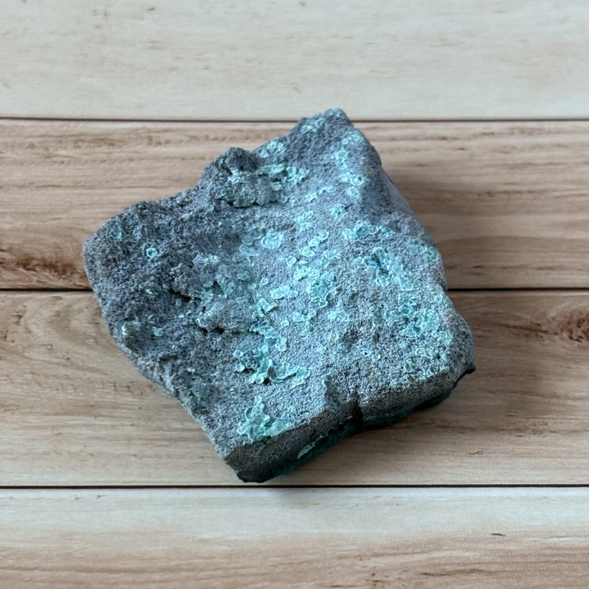 Pierre brute de chrysocolle du Congo – cristal authentique pour énergie positive et sérénité intérieure