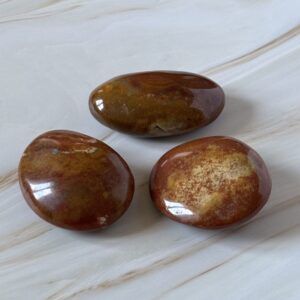 Jaspe bicolore galet poli – minéral naturel pour apaisement et énergie terrestre