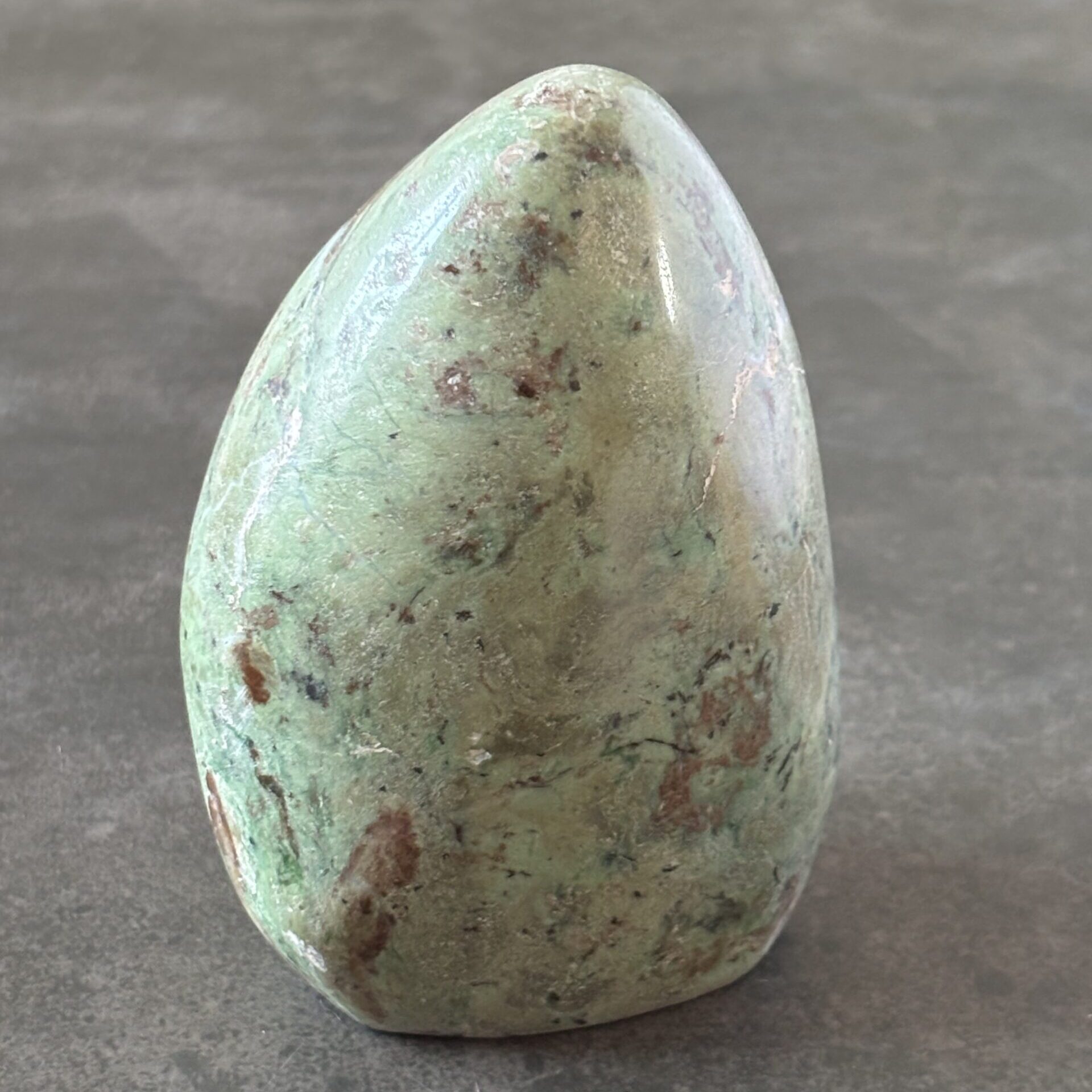 Bloc de Chrysoprase brute polie – pierre verte apaisante pour créativité et équilibre émotionnel