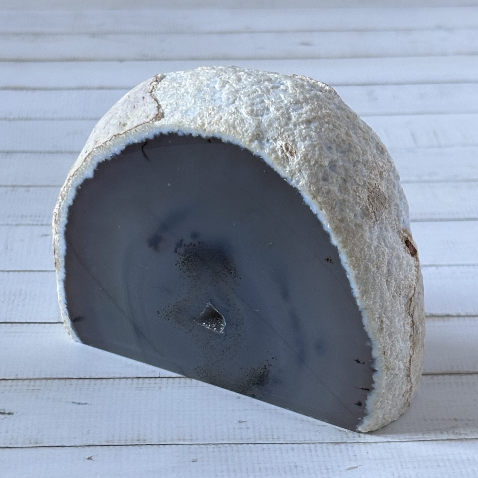 Agate polie en tranche – gemme naturelle idéale pour la décoration intérieure et l’énergie positive