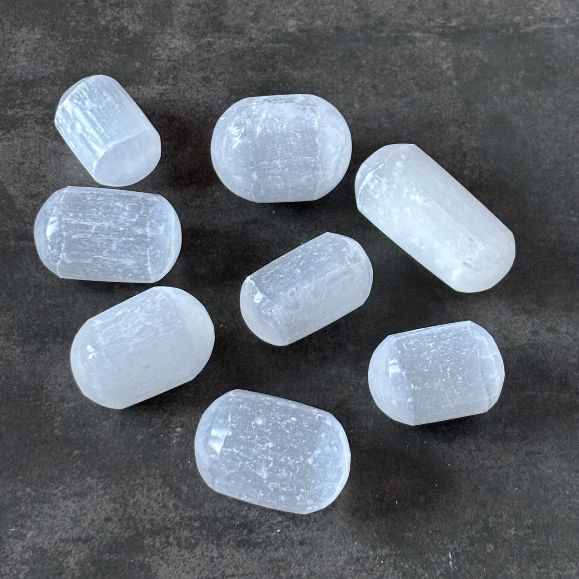 Cylindre poli en sélénite, cristal apaisant pour méditation et bien-être spirituel