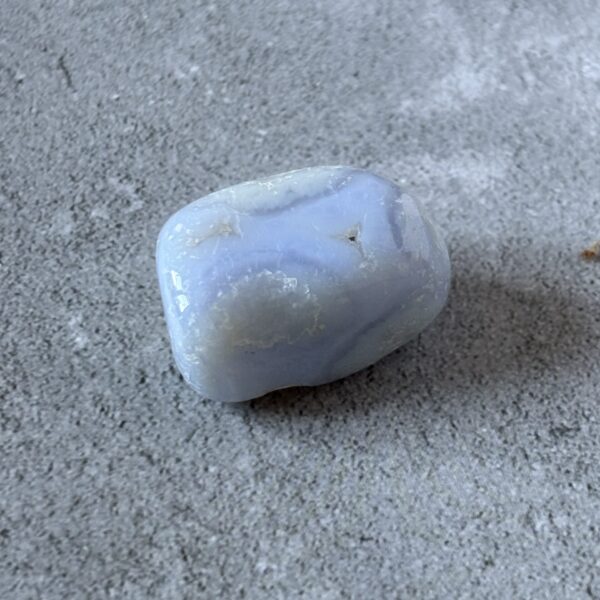 Agate blue lace mini géode polie – cristal bleu clair favorisant la sérénité et la communication