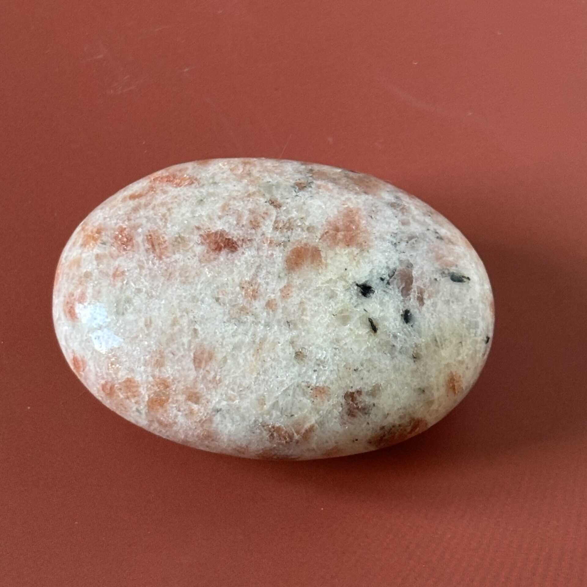 Pierre de Soleil galet poli – cristal de joie et confiance en soi