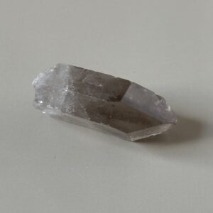 Quartz fumé pointe brute naturelle pour lithothérapie et décoration
