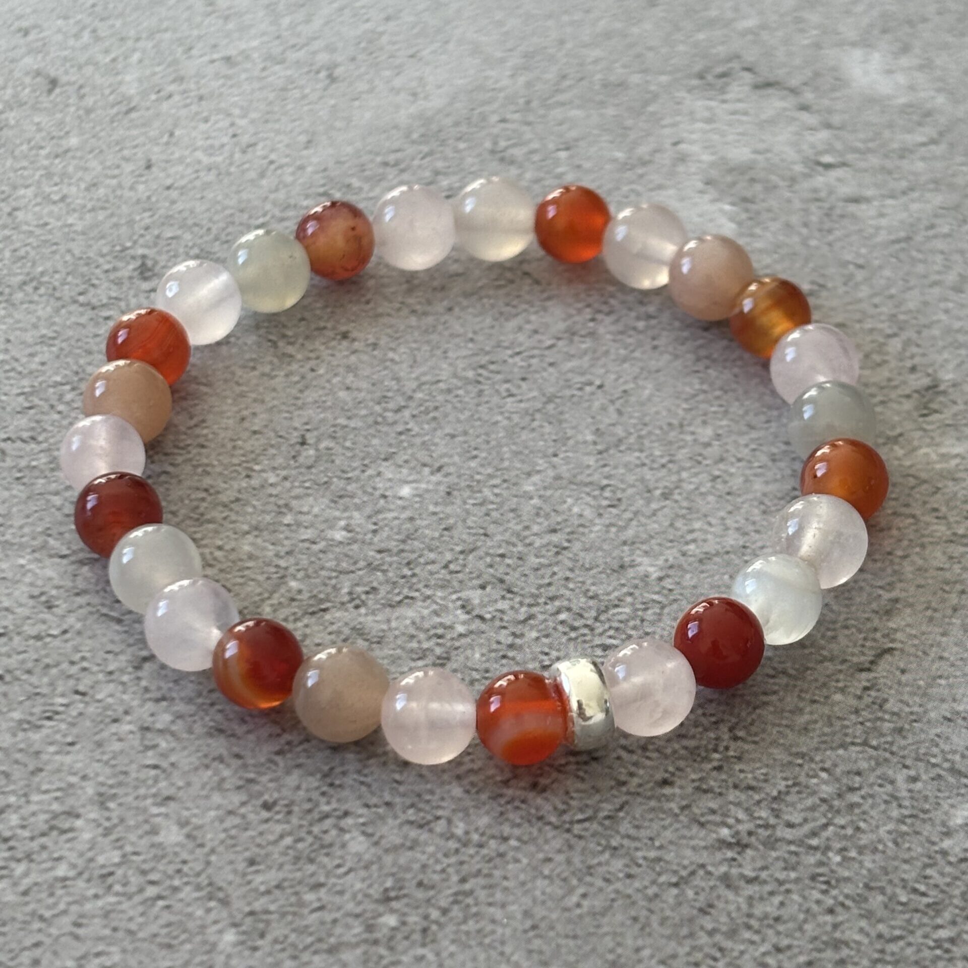 bracelet lithothérapie fertilité – cornaline, quartz rose et pierre de lune énergie féminine