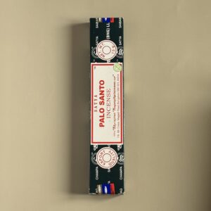bâtons d'encens Satya Palo Santo pour purifier votre espace et créer une ambiance zen. Parfaits pour méditation et relaxation