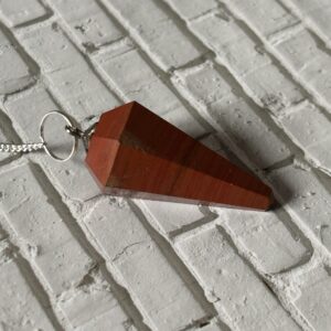 Pendule en jaspe rouge à facettes pour radiesthésie et ancrage énergétique
