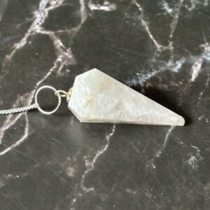 Pendule divinatoire en pierre de lune naturelle, accessoire d’énergie féminine et intuition