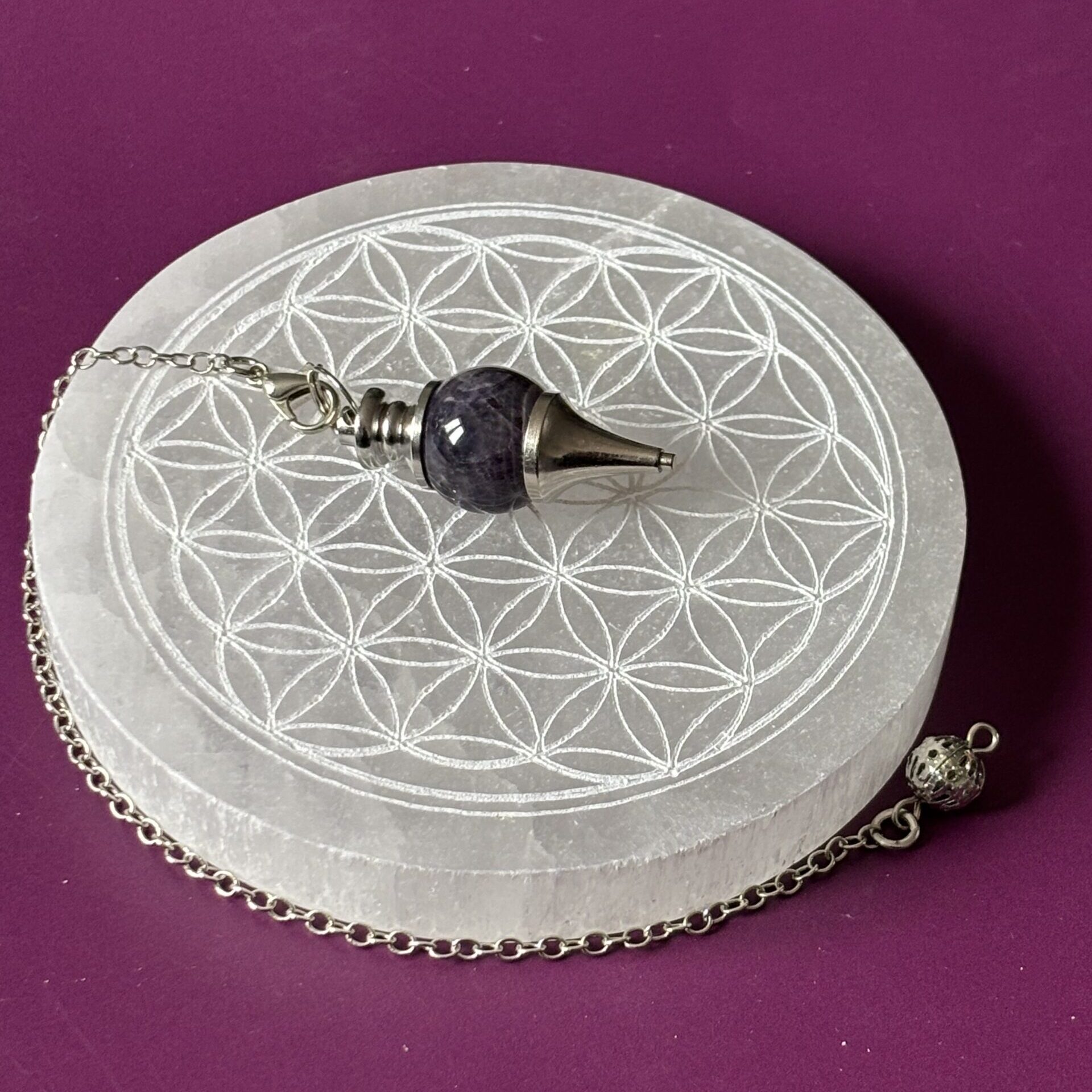 Pendule de radiesthésie en améthyste pour soin et guidance spirituelle
