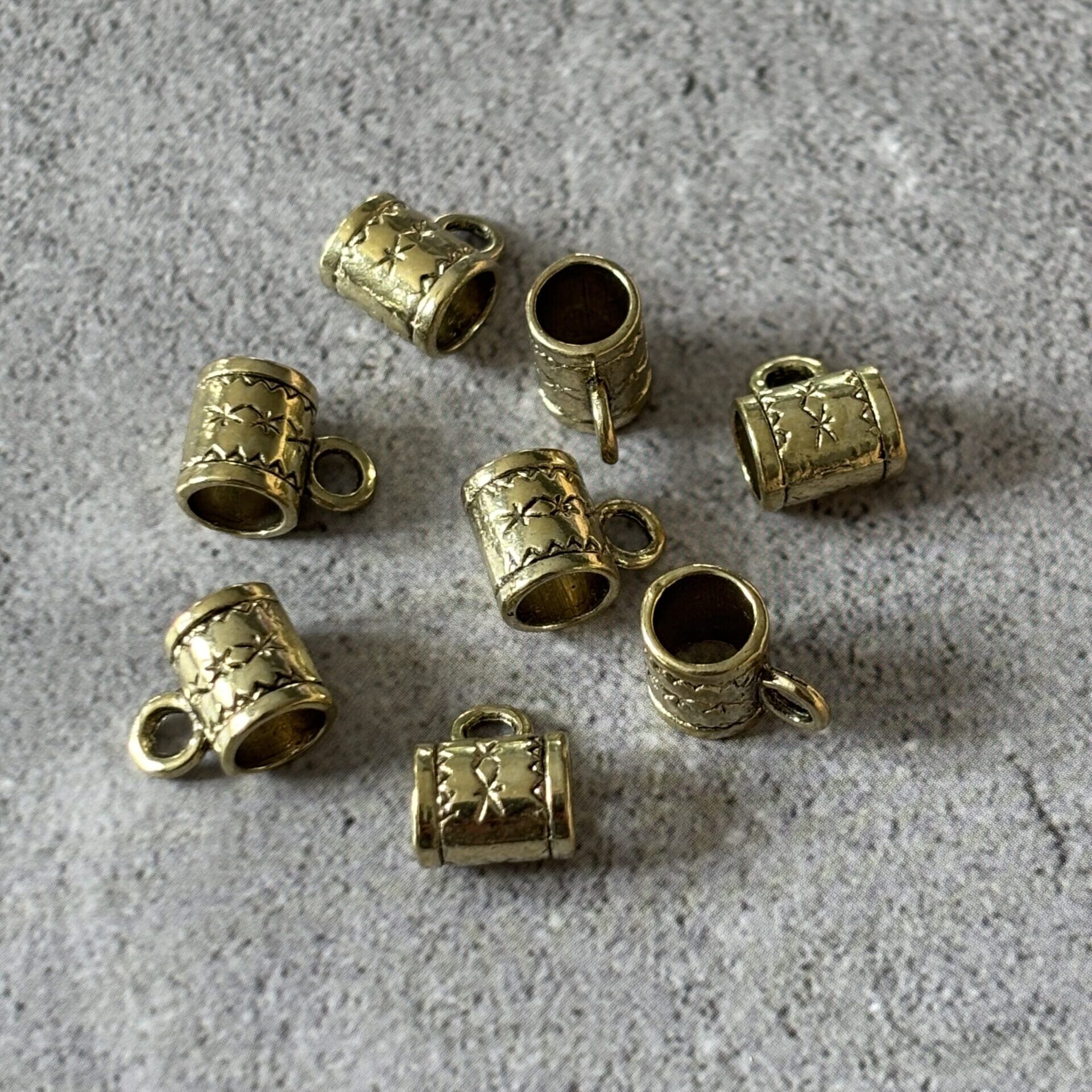 Support breloque métal doré pour création de bijoux artisanaux