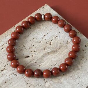 Bijou en jaspe rouge pour vitalité et confiance – création artisanale