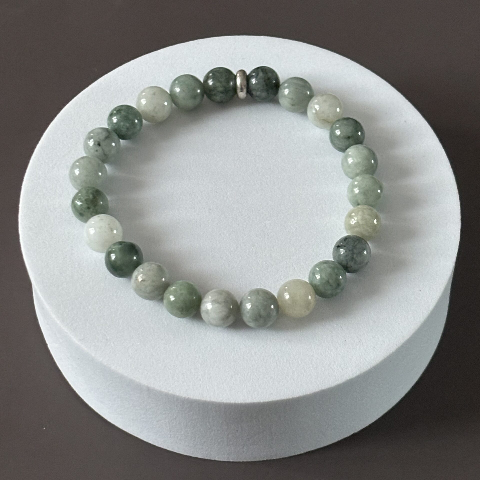 bracelet jade de Birmanie vert naturel bijou artisanal esprit zen et équilibre émotionnel
