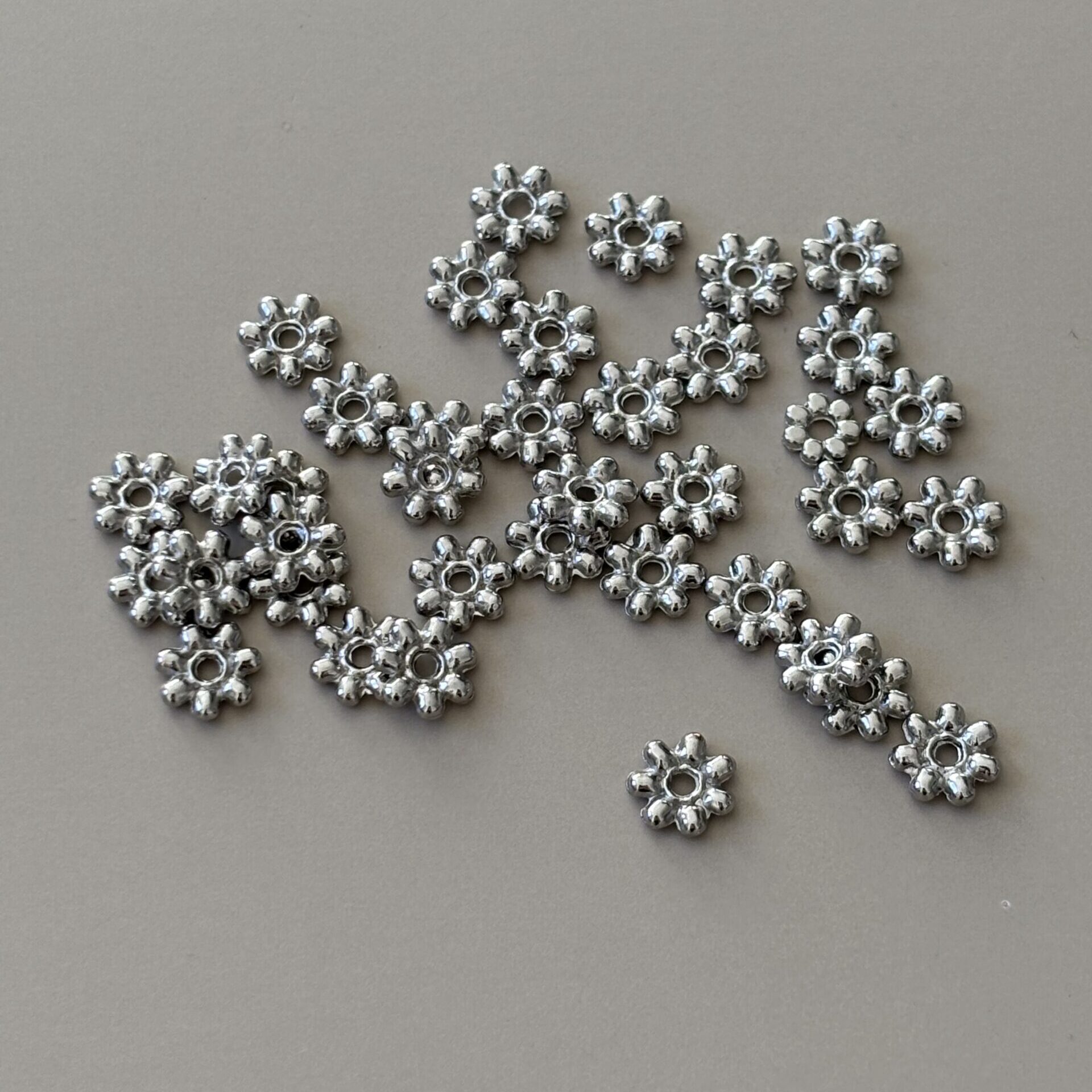 séparateur rondelle fleur métal argenté – intercalaire décoratif pour bijoux artisanaux