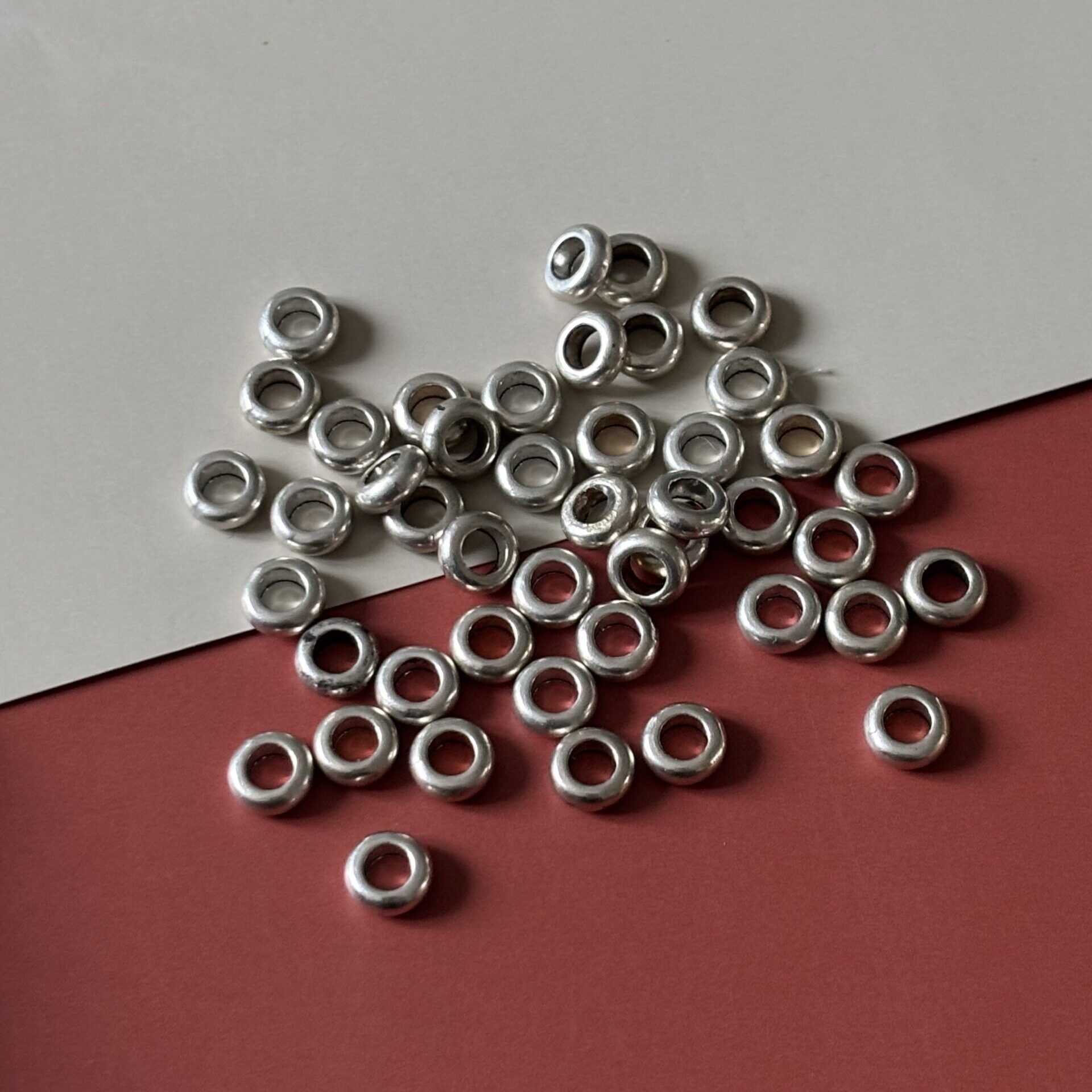 Rondelles lisses argentées pour bijoux et créations artisanales, perles et accessoires de bricolage