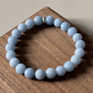 bracelet angélite – bijou apaisant aux reflets bleus comme un souffle de ciel