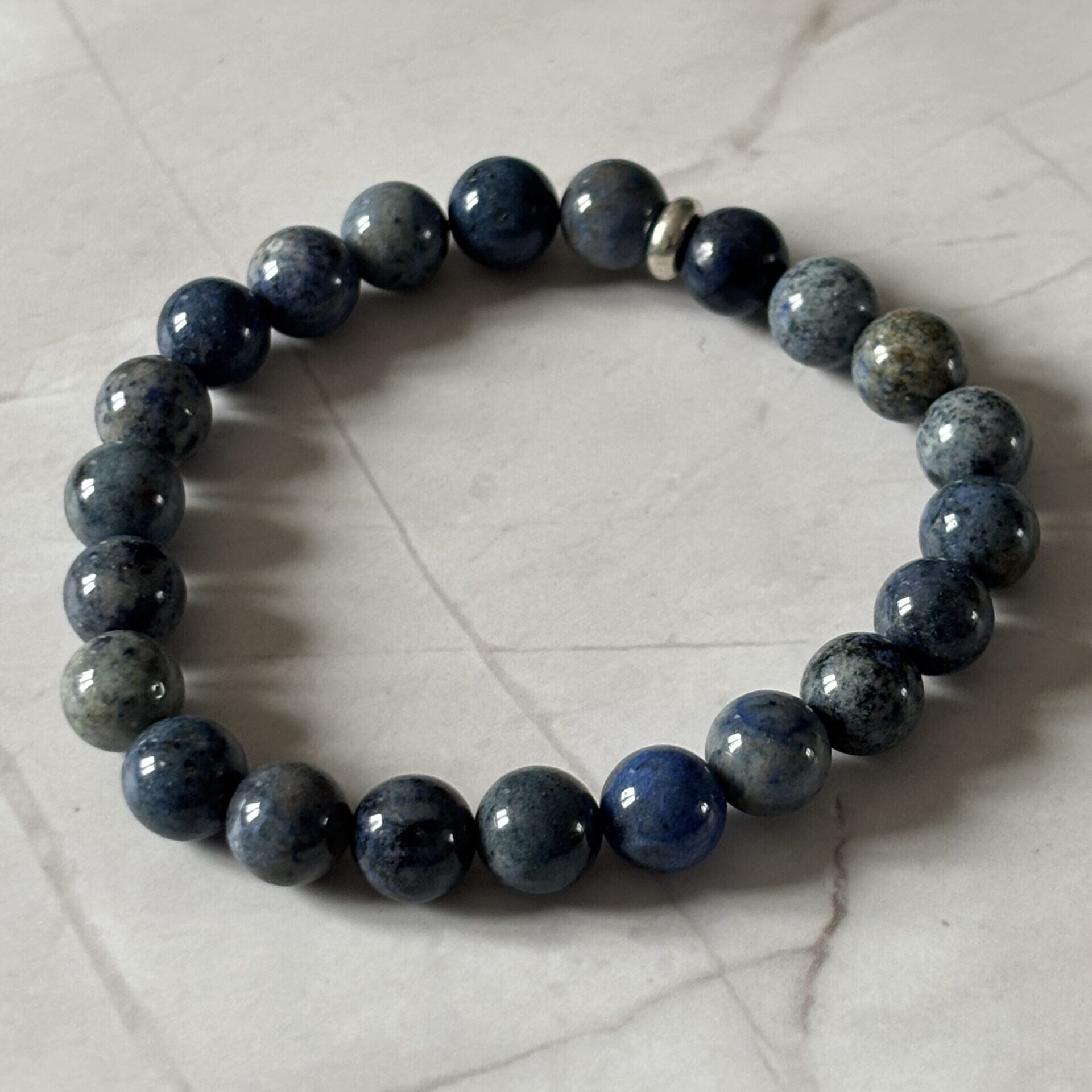 bracelet dumortiérite – bleu profond et élégance naturelle pour créations artisanales