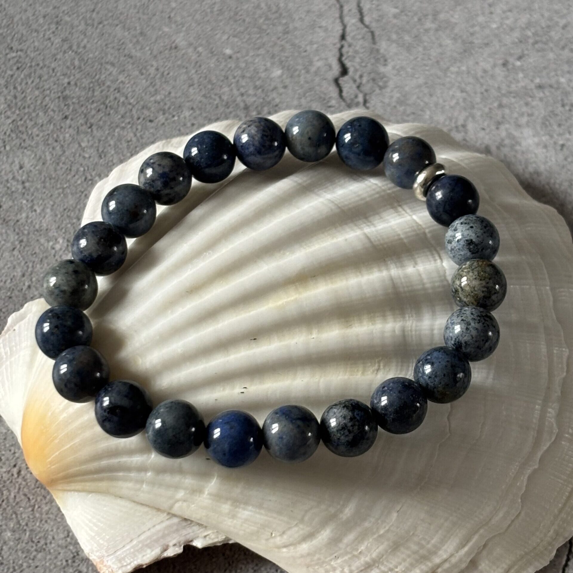 bracelet dumortiérite – bijou artisanal en pierres naturelles bleues pour homme et femme