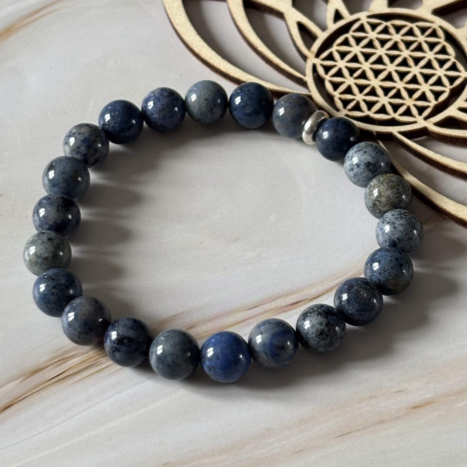bracelet dumortiérite naturelle – apaisement, clarté et profondeur énergétique