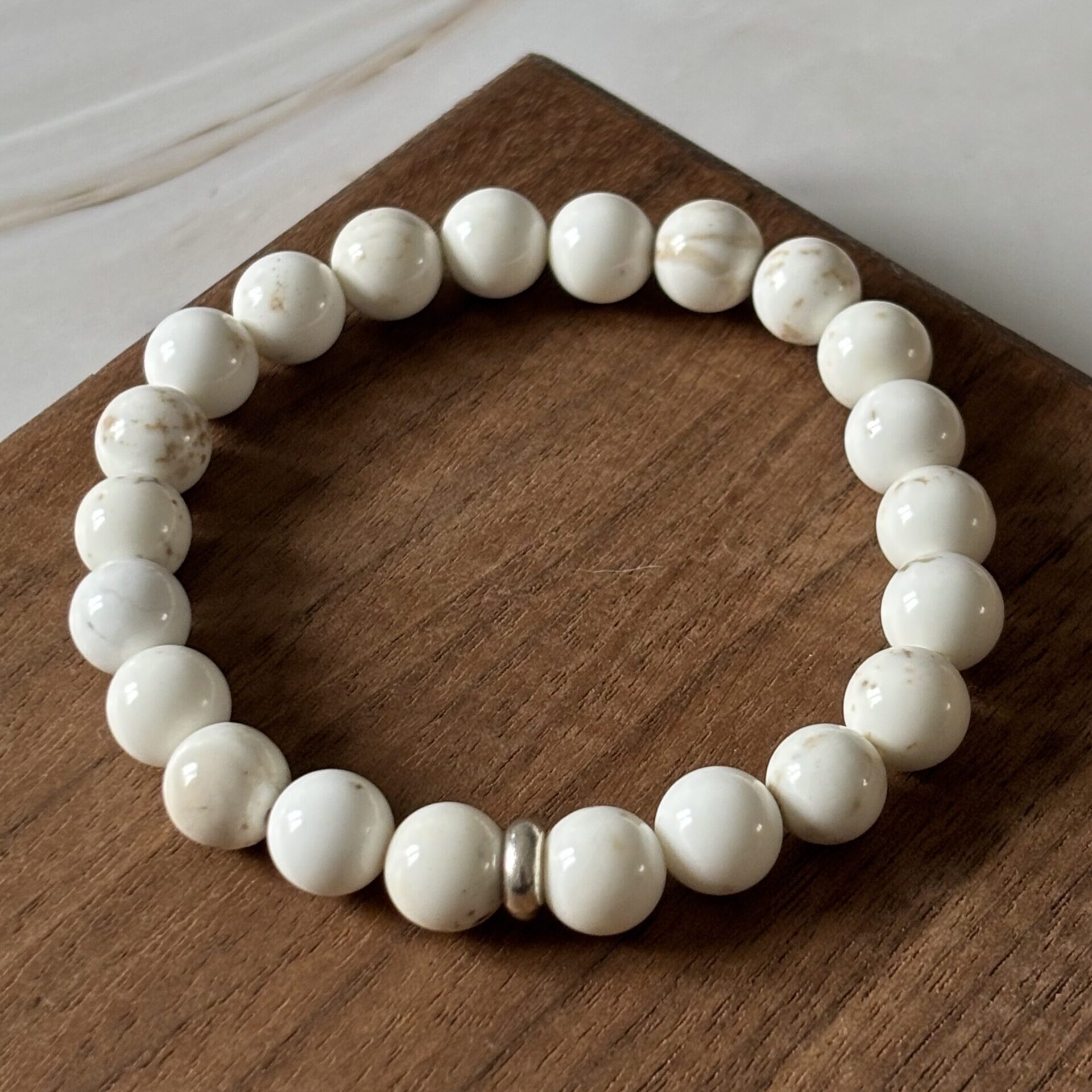 Bracelet en magnésite – pierre naturelle d’apaisement et de sérénité