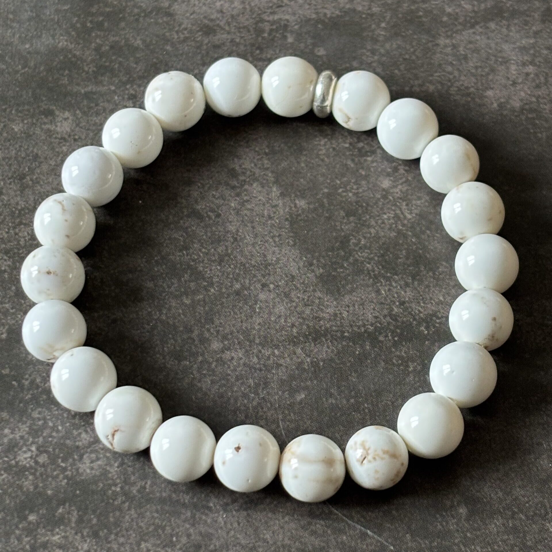 Bracelet en magnésite – bijou pierre naturelle pour calme et équilibre intérieur