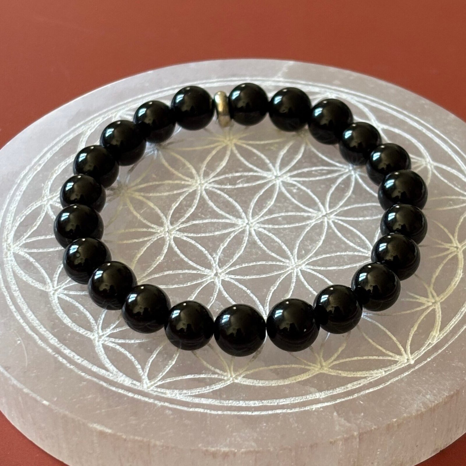 Bracelet spinelle noire monté sur fil élastique